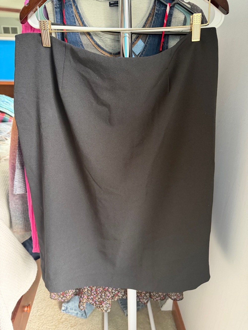 Jones Studio Black Skirt with Clean Waistline